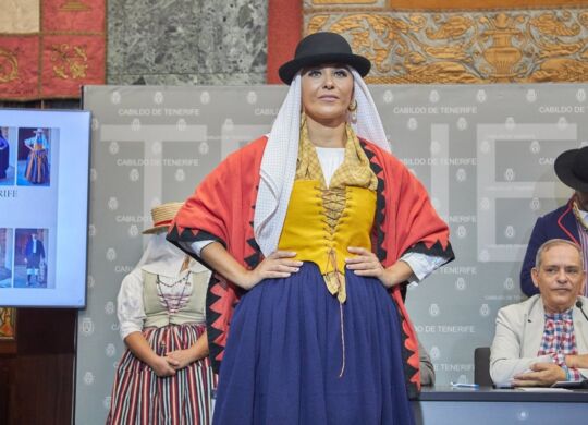 FOTO-INDUMENTARIA-TRADICIONAL-1-1200x800-1