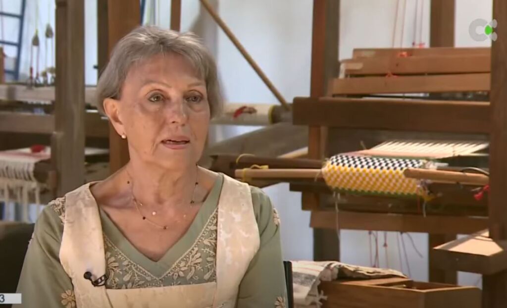 María del Carmen Almenara recibe la Medalla de Oro de Canarias por su contribución a la conservación de la indumentaria tradicional