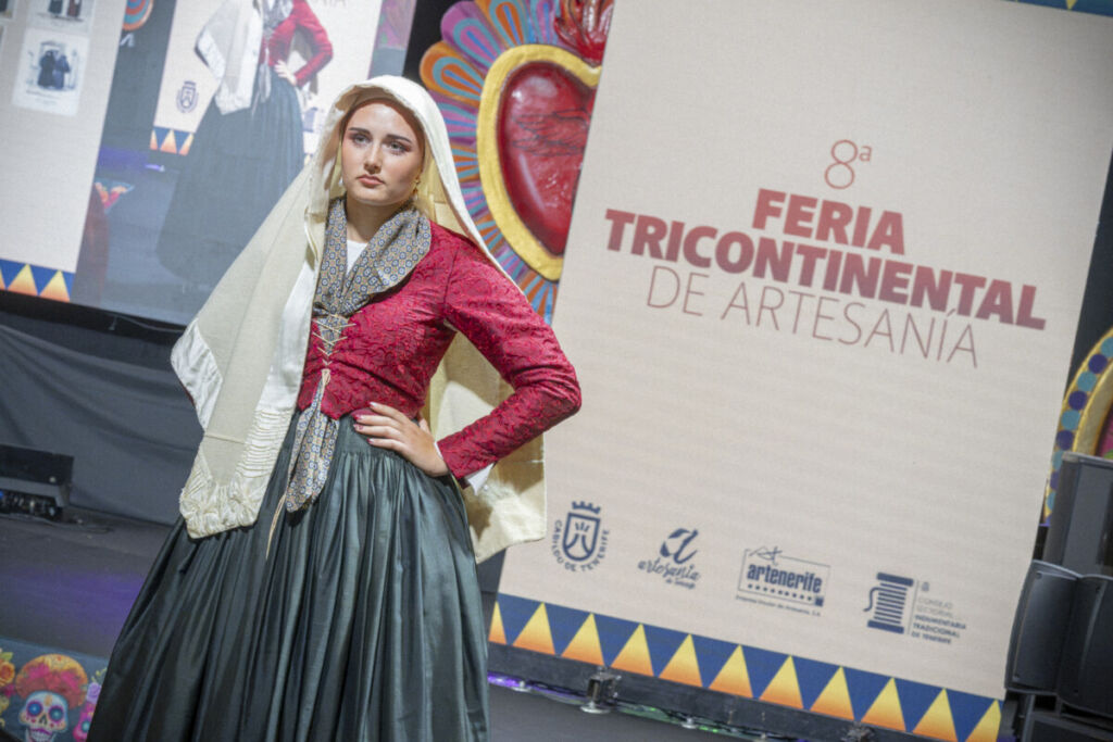 La Feria Tricontinental de Artesanía apoya las tradiciones de Canarias con pasarela dedicada a la indumentaria del siglo XVIII