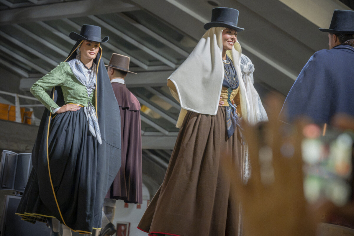 Desfile-La-ciudad-se-viste-moda-urbana-en-el-siglo-XVIII-2.jpg-1200x800